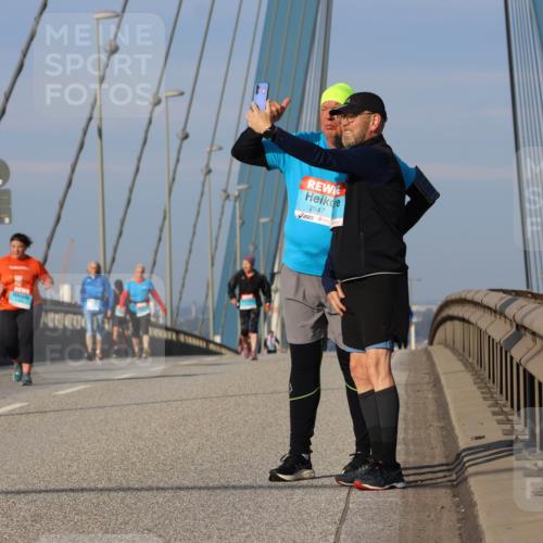 03.10.2025 - Köhlbrandbrückenlauf Strokosch-Dieckow http://msf.ph/oto/9103213 03.10.2025 10:11:59 Position 2 2647 meine-sportfotos.de