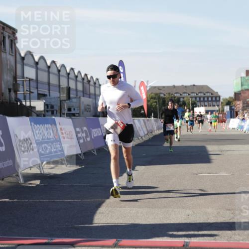 03.10.2025 - Köhlbrandbrückenlauf Jannik Wohlers http://msf.ph/oto/9103226 03.10.2025 12:57:42 Ziel 4032, 4037, 4076, 4105, 4518, 6122, 6371, 6767, 6809 meine-sportfotos.de