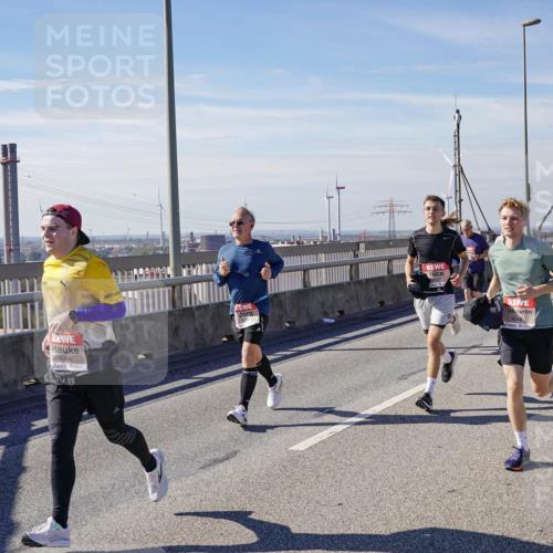 03.10.2025 - Köhlbrandbrückenlauf Michael Burmester http://msf.ph/oto/9103241 03.10.2025 12:47:52 Position 2 5396, 4048 meine-sportfotos.de