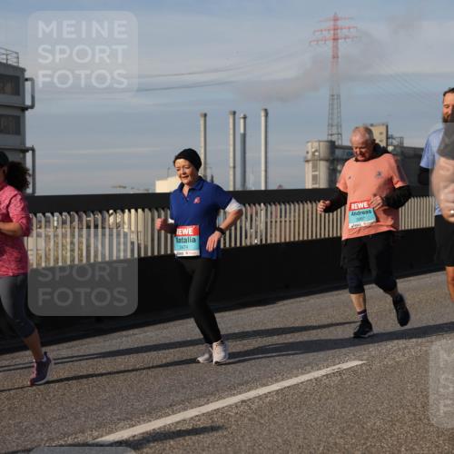 03.10.2025 - Köhlbrandbrückenlauf Lena Gebhardt http://msf.ph/oto/9103245 03.10.2025 10:12:11 Position 2 2232, 2474, 3097, 2475 meine-sportfotos.de