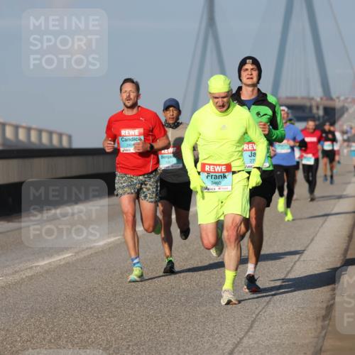03.10.2025 - Köhlbrandbrückenlauf Lena Gebhardt http://msf.ph/oto/9103249 03.10.2025 09:38:00 Position 2 240, 1007, 3460, 27 meine-sportfotos.de