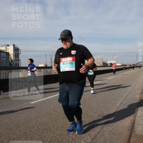 03.10.2025 - Köhlbrandbrückenlauf Lena Gebhardt http://msf.ph/oto/9103268 03.10.2025 10:12:11 Position 2 2475 meine-sportfotos.de