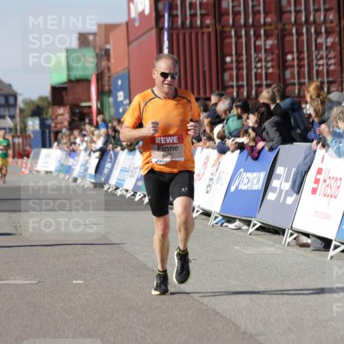 03.10.2025 - Köhlbrandbrückenlauf Jannik Wohlers http://msf.ph/oto/9103271 03.10.2025 12:57:43 Ziel 4032, 4037, 4076, 4105, 5960, 6122, 6371, 6767, 6809 meine-sportfotos.de