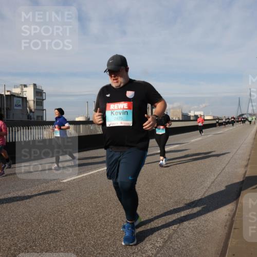 03.10.2025 - Köhlbrandbrückenlauf Lena Gebhardt http://msf.ph/oto/9103281 03.10.2025 10:12:11 Position 2 2475 meine-sportfotos.de