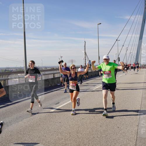 03.10.2025 - Köhlbrandbrückenlauf Michael Burmester http://msf.ph/oto/9103294 03.10.2025 12:47:54 Position 2  meine-sportfotos.de