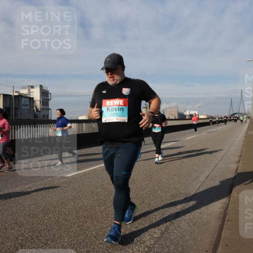 03.10.2025 - Köhlbrandbrückenlauf Lena Gebhardt http://msf.ph/oto/9103298 03.10.2025 10:12:11 Position 2 2475 meine-sportfotos.de