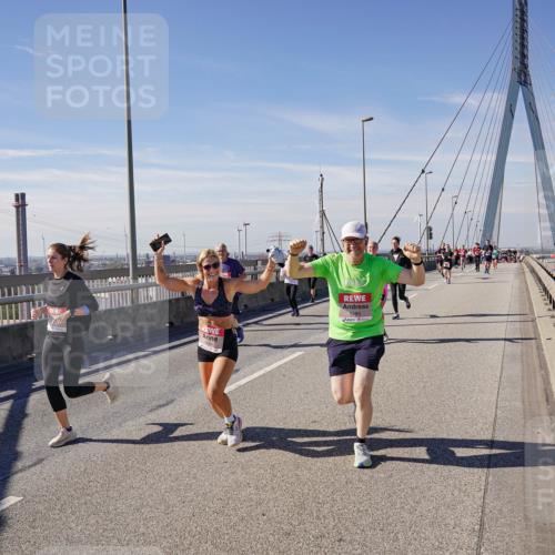 03.10.2025 - Köhlbrandbrückenlauf Michael Burmester http://msf.ph/oto/9103304 03.10.2025 12:47:54 Position 2 6185 meine-sportfotos.de