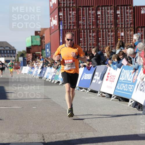 03.10.2025 - Köhlbrandbrückenlauf Jannik Wohlers http://msf.ph/oto/9103327 03.10.2025 12:57:44 Ziel 4032, 4037, 4076, 4105, 5960, 6122, 6371, 6809 meine-sportfotos.de
