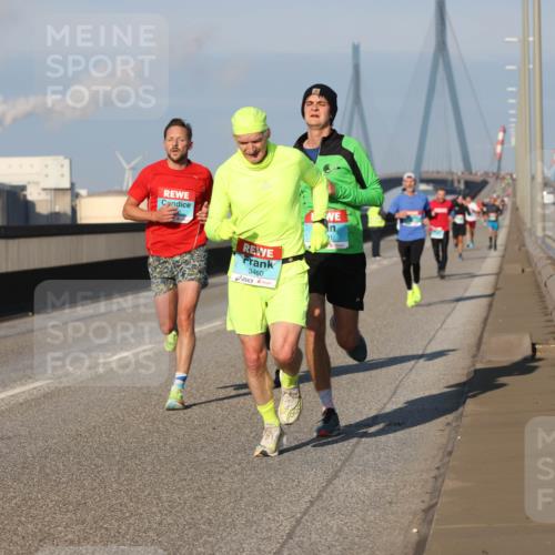 03.10.2025 - Köhlbrandbrückenlauf Lena Gebhardt http://msf.ph/oto/9103330 03.10.2025 09:38:01 Position 2 3460 meine-sportfotos.de