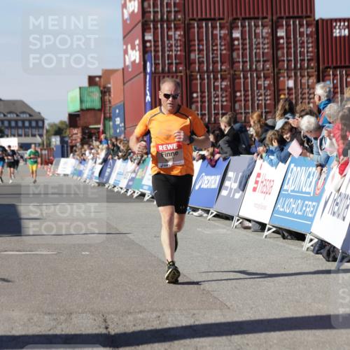 03.10.2025 - Köhlbrandbrückenlauf Jannik Wohlers http://msf.ph/oto/9103334 03.10.2025 12:57:44 Ziel 4032, 4037, 4076, 4105, 5960, 6122, 6371, 6809 meine-sportfotos.de