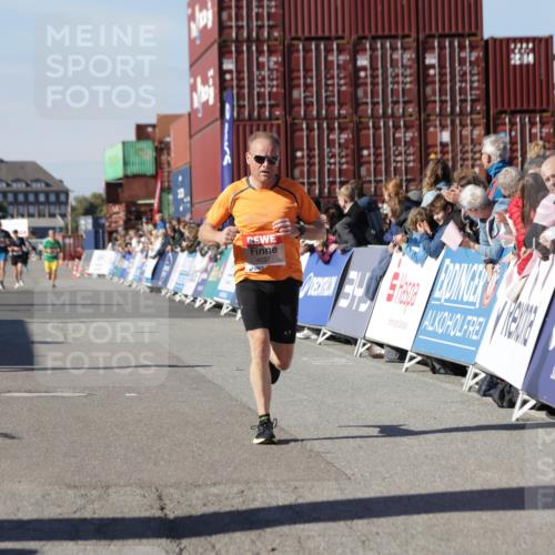 03.10.2025 - Köhlbrandbrückenlauf Jannik Wohlers http://msf.ph/oto/9103345 03.10.2025 12:57:44 Ziel 4032, 4037, 4076, 4105, 5960, 6122, 6371, 6809 meine-sportfotos.de
