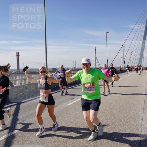 03.10.2025 - Köhlbrandbrückenlauf Michael Burmester http://msf.ph/oto/9103346 03.10.2025 12:47:55 Position 2 5644, 6185 meine-sportfotos.de