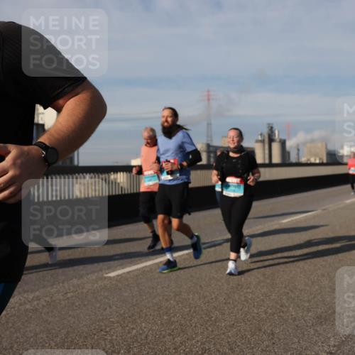 03.10.2025 - Köhlbrandbrückenlauf Lena Gebhardt http://msf.ph/oto/9103349 03.10.2025 10:12:12 Position 2  meine-sportfotos.de