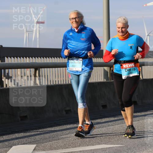 03.10.2025 - Köhlbrandbrückenlauf Strokosch-Dieckow http://msf.ph/oto/9103352 03.10.2025 10:12:25 Position 2 3092, 3093 meine-sportfotos.de