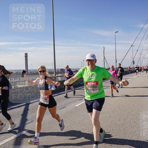 03.10.2025 - Köhlbrandbrückenlauf Michael Burmester http://msf.ph/oto/9103356 03.10.2025 12:47:55 Position 2 5644, 6185 meine-sportfotos.de