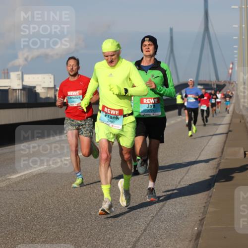 03.10.2025 - Köhlbrandbrückenlauf Lena Gebhardt http://msf.ph/oto/9103360 03.10.2025 09:38:02 Position 2 2402, 3460, 2701 meine-sportfotos.de