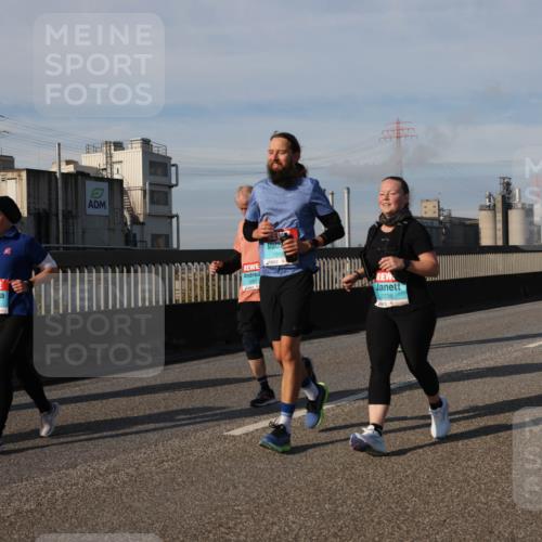 03.10.2025 - Köhlbrandbrückenlauf Lena Gebhardt http://msf.ph/oto/9103365 03.10.2025 10:12:12 Position 2 2474, 3097, 195, 1, 2238 meine-sportfotos.de