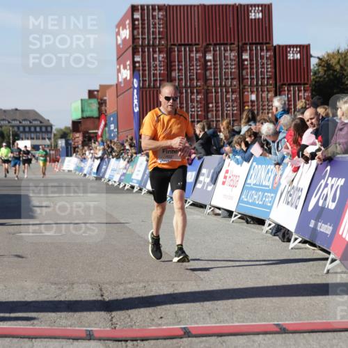 03.10.2025 - Köhlbrandbrückenlauf Jannik Wohlers http://msf.ph/oto/9103368 03.10.2025 12:57:44 Ziel 4032, 4037, 4076, 4105, 5960, 6122, 6371, 6809 meine-sportfotos.de
