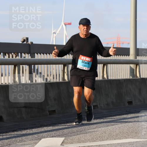 03.10.2025 - Köhlbrandbrückenlauf Strokosch-Dieckow http://msf.ph/oto/9103369 03.10.2025 10:12:35 Position 2 2360 meine-sportfotos.de
