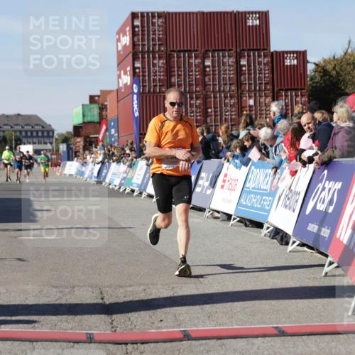 03.10.2025 - Köhlbrandbrückenlauf Jannik Wohlers http://msf.ph/oto/9103374 03.10.2025 12:57:44 Ziel 4032, 4037, 4076, 4105, 5960, 6122, 6371, 6809 meine-sportfotos.de