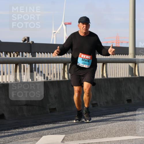 03.10.2025 - Köhlbrandbrückenlauf Strokosch-Dieckow http://msf.ph/oto/9103375 03.10.2025 10:12:35 Position 2 2360 meine-sportfotos.de