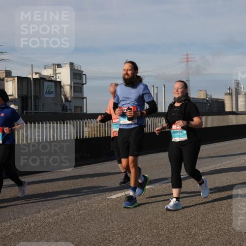 03.10.2025 - Köhlbrandbrückenlauf Lena Gebhardt http://msf.ph/oto/9103377 03.10.2025 10:12:12 Position 2 2474, 2238 meine-sportfotos.de