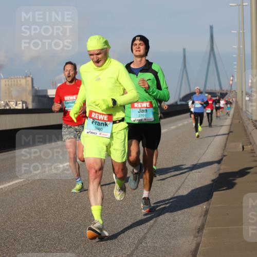 03.10.2025 - Köhlbrandbrückenlauf Lena Gebhardt http://msf.ph/oto/9103384 03.10.2025 09:38:03 Position 2 2402, 3460, 2701 meine-sportfotos.de