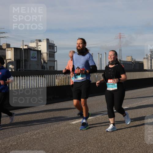 03.10.2025 - Köhlbrandbrückenlauf Lena Gebhardt http://msf.ph/oto/9103387 03.10.2025 10:12:12 Position 2 2474, 2238 meine-sportfotos.de