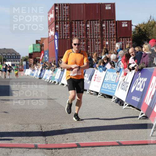 03.10.2025 - Köhlbrandbrückenlauf Jannik Wohlers http://msf.ph/oto/9103388 03.10.2025 12:57:44 Ziel 4032, 4037, 4076, 4105, 5960, 6122, 6371, 6809 meine-sportfotos.de