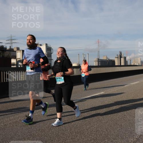 03.10.2025 - Köhlbrandbrückenlauf Lena Gebhardt http://msf.ph/oto/9103398 03.10.2025 10:12:13 Position 2  meine-sportfotos.de