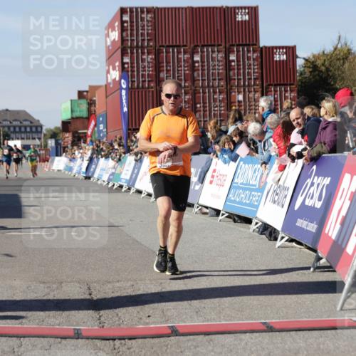 03.10.2025 - Köhlbrandbrückenlauf Jannik Wohlers http://msf.ph/oto/9103399 03.10.2025 12:57:44 Ziel 4032, 4037, 4076, 4105, 5960, 6122, 6371, 6809 meine-sportfotos.de