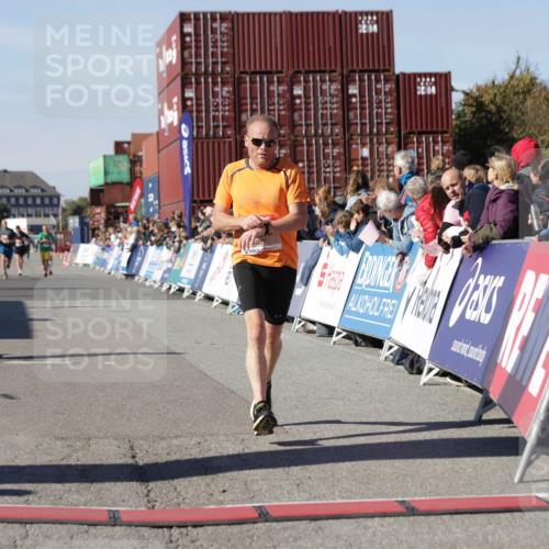 03.10.2025 - Köhlbrandbrückenlauf Jannik Wohlers http://msf.ph/oto/9103405 03.10.2025 12:57:44 Ziel 4032, 4037, 4076, 4105, 5960, 6122, 6371, 6809 meine-sportfotos.de