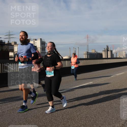 03.10.2025 - Köhlbrandbrückenlauf Lena Gebhardt http://msf.ph/oto/9103411 03.10.2025 10:12:13 Position 2  meine-sportfotos.de