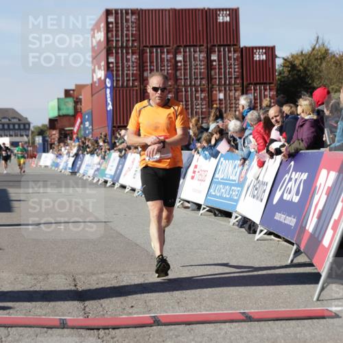 03.10.2025 - Köhlbrandbrückenlauf Jannik Wohlers http://msf.ph/oto/9103413 03.10.2025 12:57:45 Ziel 4032, 4037, 4076, 4105, 5669, 5960, 6122, 6371, 6809 meine-sportfotos.de