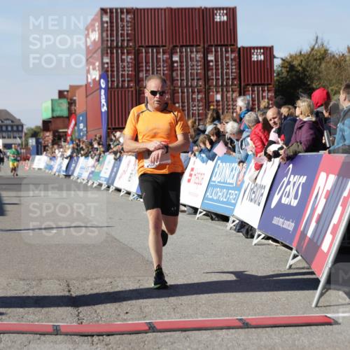 03.10.2025 - Köhlbrandbrückenlauf Jannik Wohlers http://msf.ph/oto/9103423 03.10.2025 12:57:45 Ziel 4032, 4037, 4076, 4105, 5669, 5960, 6122, 6371, 6809 meine-sportfotos.de