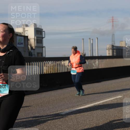 03.10.2025 - Köhlbrandbrückenlauf Lena Gebhardt http://msf.ph/oto/9103426 03.10.2025 10:12:13 Position 2 3097, 150, 2238 meine-sportfotos.de