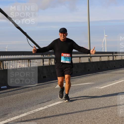 03.10.2025 - Köhlbrandbrückenlauf Strokosch-Dieckow http://msf.ph/oto/9103433 03.10.2025 10:12:38 Position 2 2360 meine-sportfotos.de