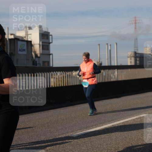 03.10.2025 - Köhlbrandbrückenlauf Lena Gebhardt http://msf.ph/oto/9103436 03.10.2025 10:12:13 Position 2 2238 meine-sportfotos.de