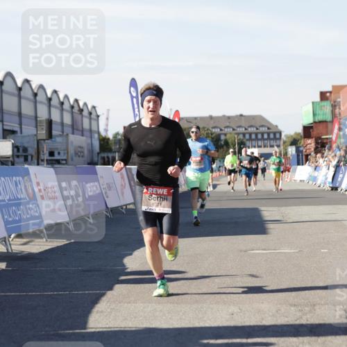 03.10.2025 - Köhlbrandbrückenlauf Jannik Wohlers http://msf.ph/oto/9103450 03.10.2025 12:57:46 Ziel 4032, 4037, 4076, 5669, 5960, 6371, 6809 meine-sportfotos.de