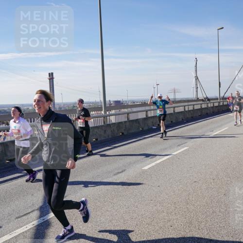 03.10.2025 - Köhlbrandbrückenlauf Michael Burmester http://msf.ph/oto/9103451 03.10.2025 12:47:58 Position 2  meine-sportfotos.de