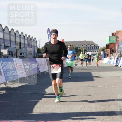 03.10.2025 - Köhlbrandbrückenlauf Jannik Wohlers http://msf.ph/oto/9103457 03.10.2025 12:57:46 Ziel 4032, 4037, 4076, 5669, 5960, 6371, 6809 meine-sportfotos.de