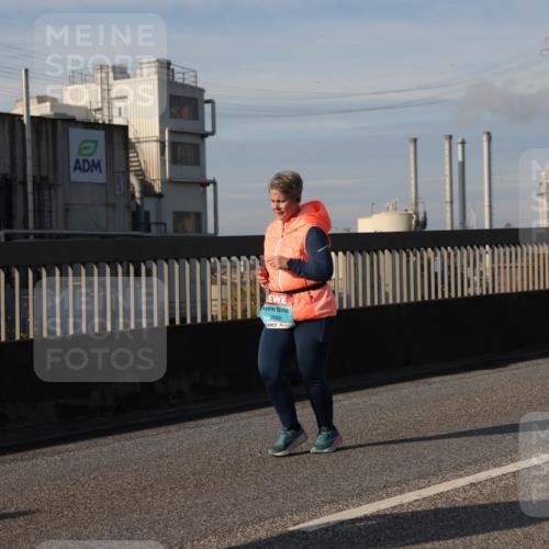 03.10.2025 - Köhlbrandbrückenlauf Lena Gebhardt http://msf.ph/oto/9103463 03.10.2025 10:12:14 Position 2 2688 meine-sportfotos.de