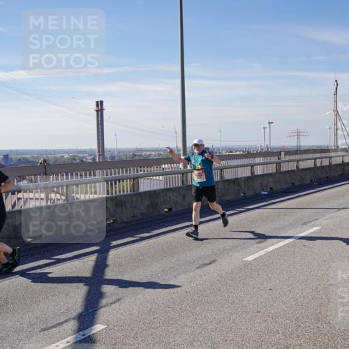03.10.2025 - Köhlbrandbrückenlauf Michael Burmester http://msf.ph/oto/9103475 03.10.2025 12:47:59 Position 2  meine-sportfotos.de