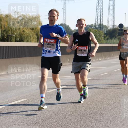 03.10.2025 - Köhlbrandbrückenlauf Strokosch-Dieckow http://msf.ph/oto/9103482 03.10.2025 12:10:26 Position 3 4033, 4004, 6740, 6235 meine-sportfotos.de