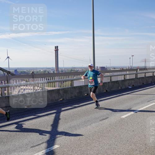 03.10.2025 - Köhlbrandbrückenlauf Michael Burmester http://msf.ph/oto/9103495 03.10.2025 12:47:59 Position 2  meine-sportfotos.de