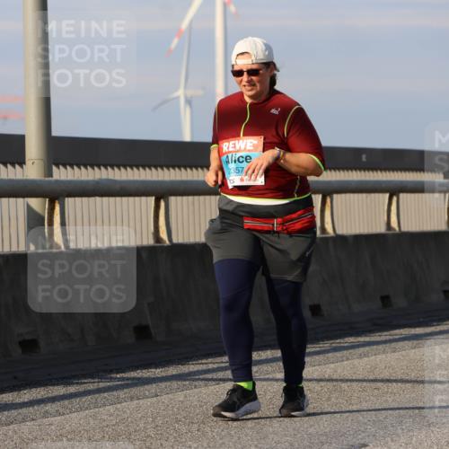 03.10.2025 - Köhlbrandbrückenlauf Strokosch-Dieckow http://msf.ph/oto/9103504 03.10.2025 10:12:52 Position 2 2357 meine-sportfotos.de