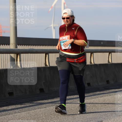 03.10.2025 - Köhlbrandbrückenlauf Strokosch-Dieckow http://msf.ph/oto/9103511 03.10.2025 10:12:53 Position 2 23 meine-sportfotos.de