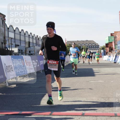 03.10.2025 - Köhlbrandbrückenlauf Jannik Wohlers http://msf.ph/oto/9103524 03.10.2025 12:57:46 Ziel 4032, 4037, 4076, 5669, 5960, 6371, 6809 meine-sportfotos.de