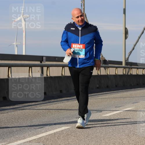 03.10.2025 - Köhlbrandbrückenlauf Strokosch-Dieckow http://msf.ph/oto/9103530 03.10.2025 10:12:54 Position 2 2623 meine-sportfotos.de
