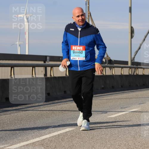 03.10.2025 - Köhlbrandbrückenlauf Strokosch-Dieckow http://msf.ph/oto/9103541 03.10.2025 10:12:54 Position 2 2623 meine-sportfotos.de